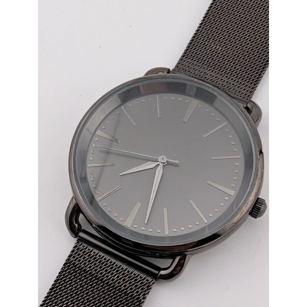 Men's Quartz Watch 42mm Case Black Mesh Metal Band- New Battery